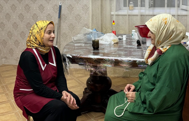 "Помогаю всем, а себе помочь не могу". 12 лет работаю социальным работником и честно о том, как опускаются мои руки