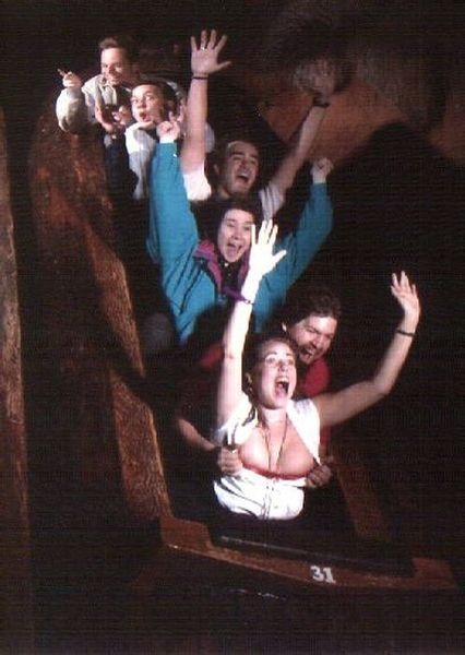 Смешные лица людей на экстремальных аттракционах