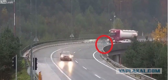 Маленькая легковушка стала причиной крупной аварии