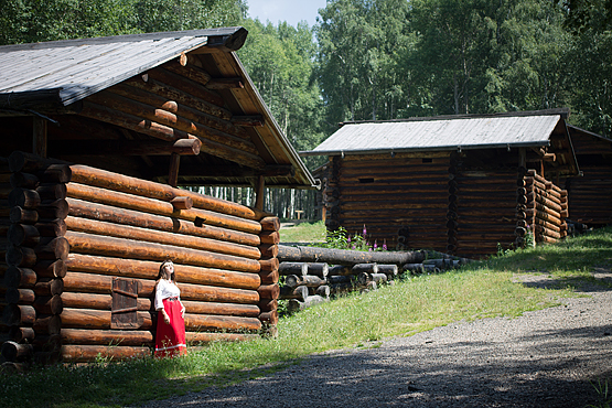 Парень в русской рубашке