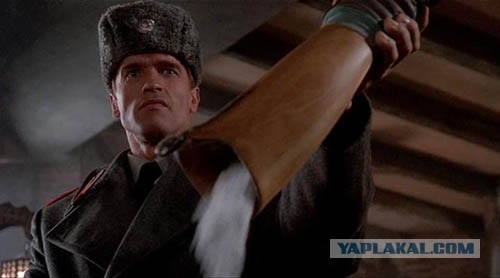 Странная девушка на парковке