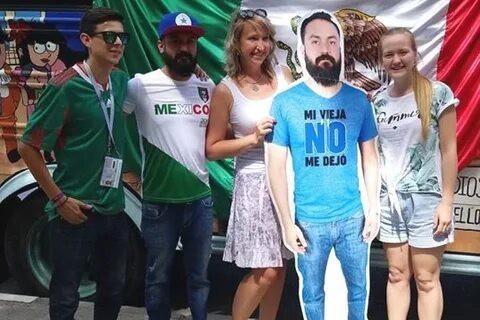 Новый верховный лидер Ирана Моджтаба Хаменеи из соображений безопасности не смог лично приехать на мероприятие, поэтому вместо него выставили...картонную фигуру с его фоткой