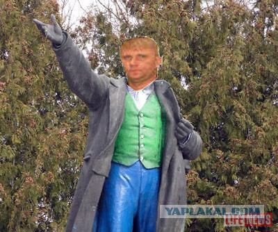 В Брянске раскрасили Ленина