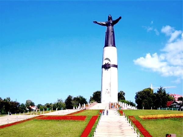 Какие прозвища дают памятникам в России