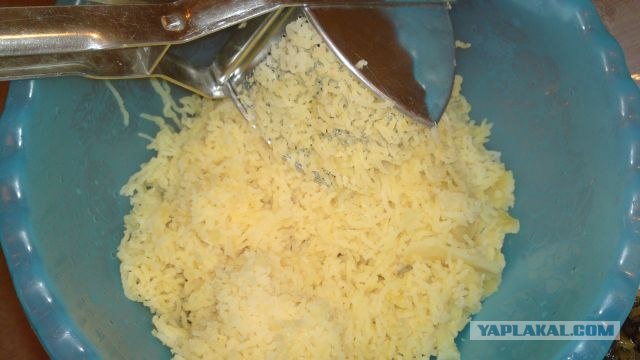 Картофельный рулет с мясным фаршем и грибами