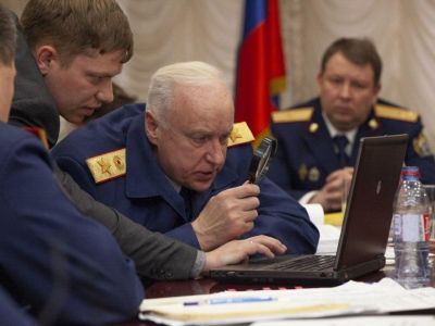 Избитого толпой в Новой Москве отца с ребенком «делают» зачинщиком драки