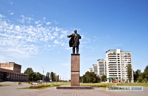 Памятники Ленину