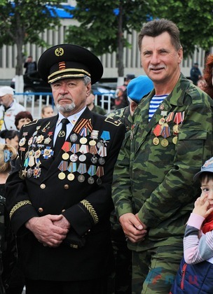 Луганск. Открытие памятника "Они отстояли Родину".