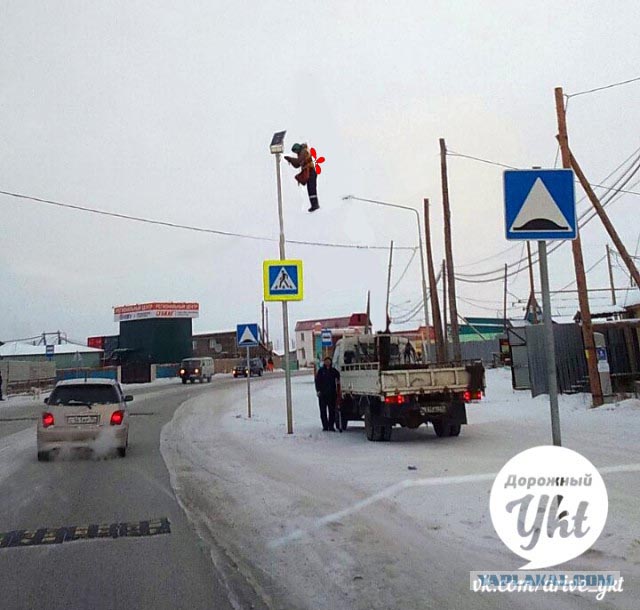 Суровый монтаж камеры видеонаблюдения.