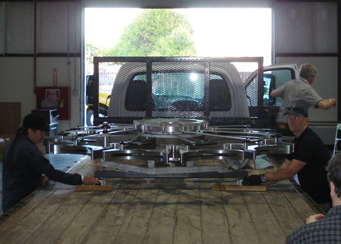 Часы с кукушкой с заводом на 10 000 лет.