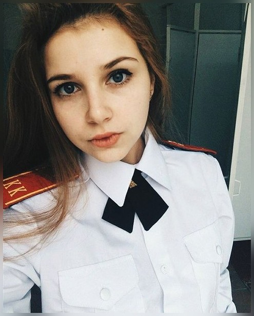 Девушки одетые, нормально зачехленные, но очень сочные