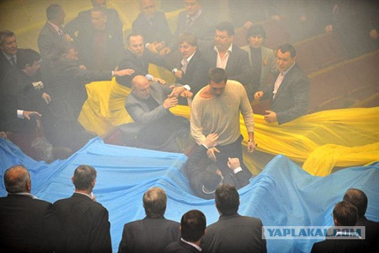 Яичный бой в Украинском парламенте!