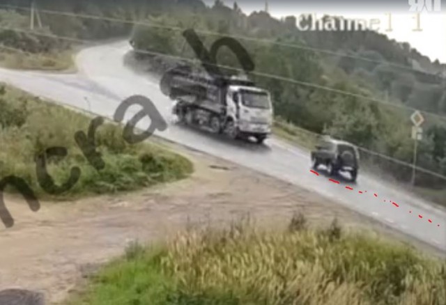 Момент вчерашней смертельной аварии в поселке Богородское под Сергиевым Посадом попал в объектив камеры наблюдения