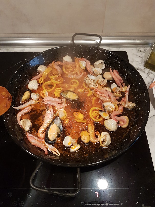 Настоящая Испания изнутри: как готовят паэлью из морепродуктов сами испанцы