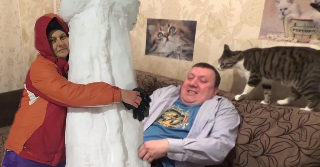 Фотожаба: Девушка и снеговик