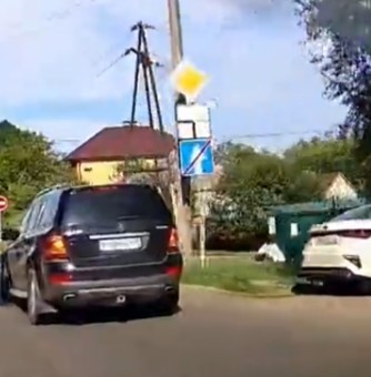 Поворот налево с правого края