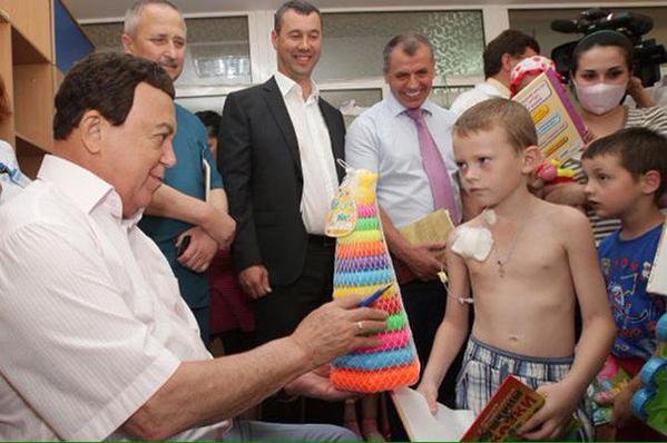 Иосиф Кобзон объяснил, почему поехал лечиться в ЕС