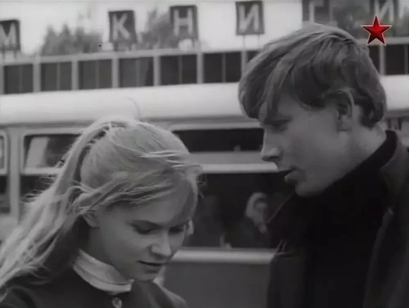 Взрослые актрисы, сыгравшие роли советских школьниц