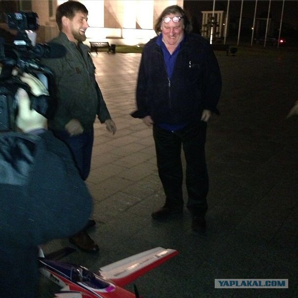 Депардье станцевал лезгинку на встрече с Кадыровым