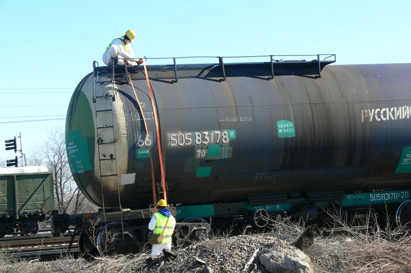 Площадка налива нефти в автоцистерны. Цистерна с хлором. Пропарка жд цистерн. Пропарочная станция для цистерн. Осмотр цистерны.