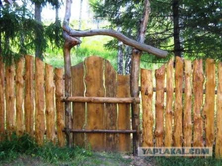 ​​Под Псковом торжественно открыли забор из горбыля, который строили 7 лет