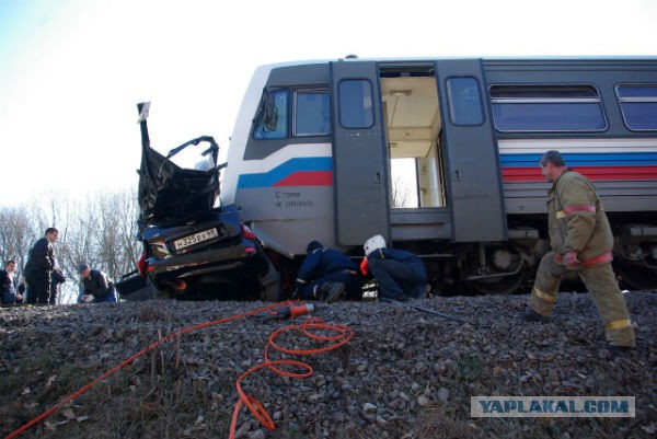 Авария калина и поезд в тамбове 16.04.2013