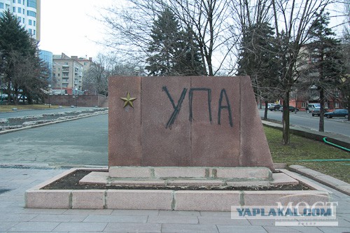 Вандализм на памятниках Воинской Славы в Днепре