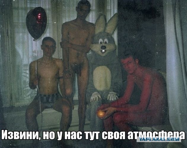 Фото: Яценюка с розами унесли со сцены
