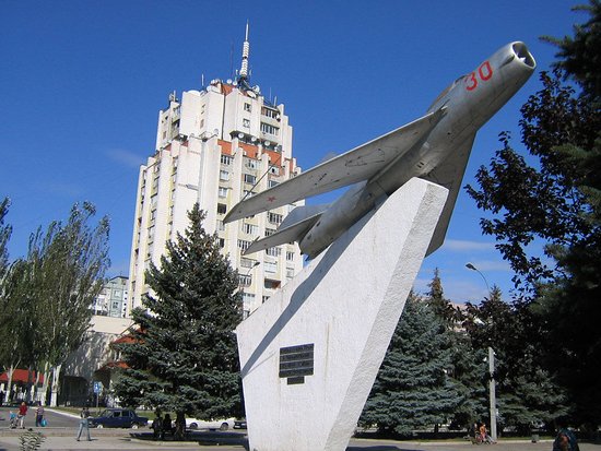 Самолет во дворе