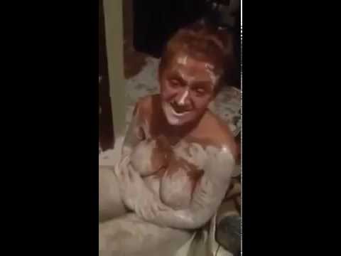 Зачем замужние красятся вне дома?