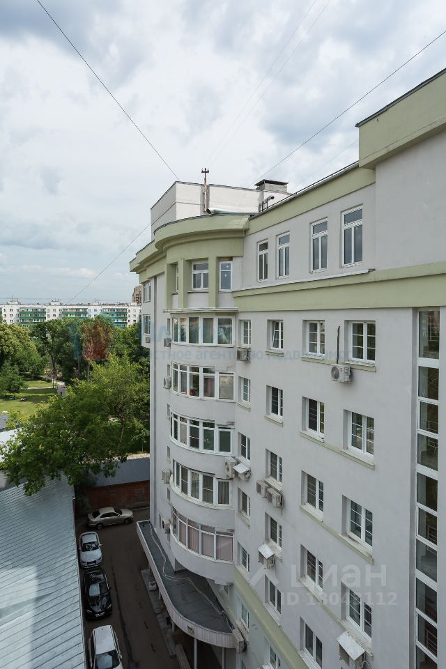 Людовик 14 тоже валит от призыва и продает свой Версаль