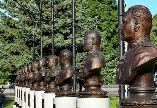 Аллея маршалов Победы в Комсомольске-на-Амуре