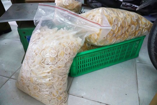 Во Вьетнаме накрыли подпольную фабрику, которая отмывала и перепродавала использованные презервативы