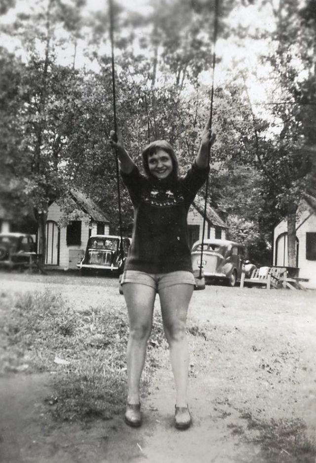 30 откровенных фотографий канадских девочек-подростков 1940-х годов