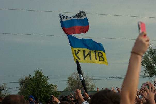 Bloodhound gang оскорбили флаг России