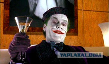 Твои уста – два лепестка граната… Хотя скорее "как взорваны гранатой"