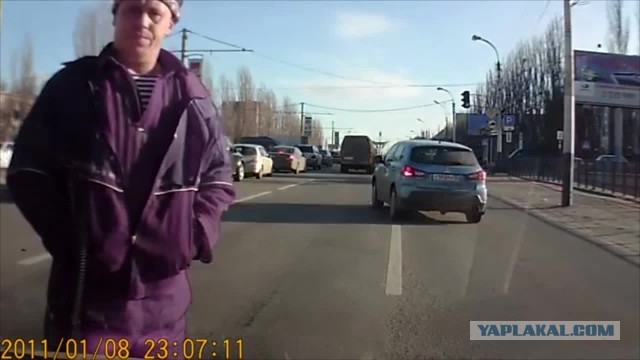 Маразм крепчал
