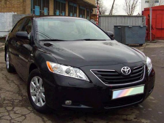 Toyota показала обновленную Camry