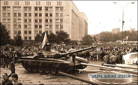 Москва 90-х, уличная торговля.