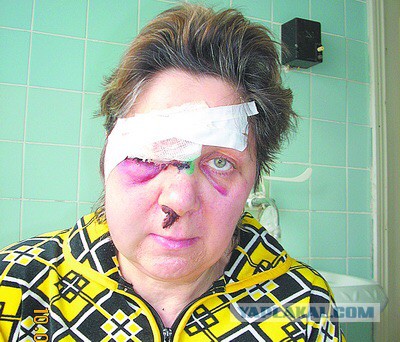 Маршрутчик избил женщину и выкинул с ребенком