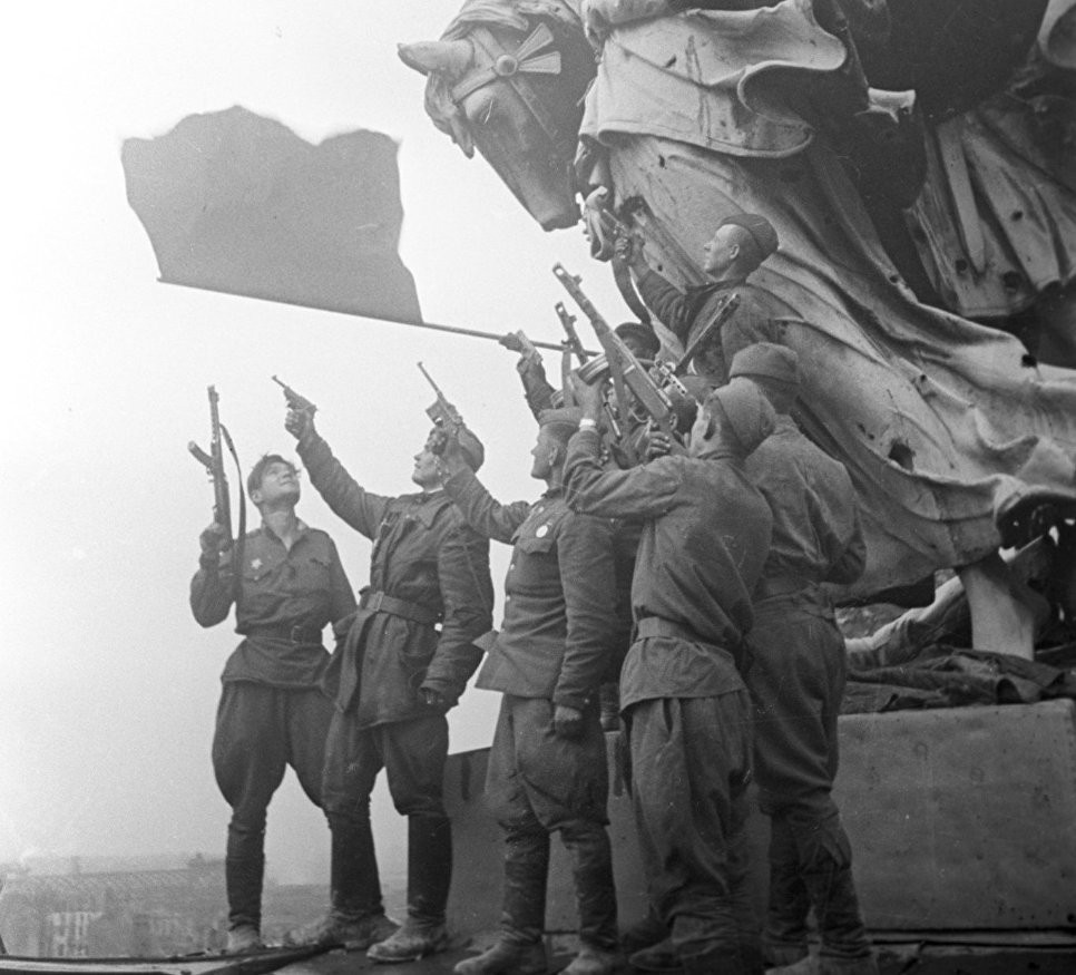 Фото с рейхстага день победы