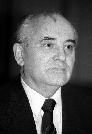 Королева Елизавета II за несколько дней до своей смерти и Дональд Трамп сегодня.