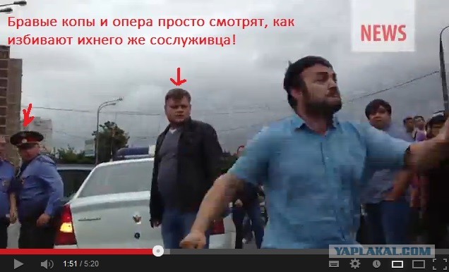 Дагестанцы избивают полицейского