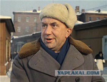 Первокурсница из Барнаула оголила грудь