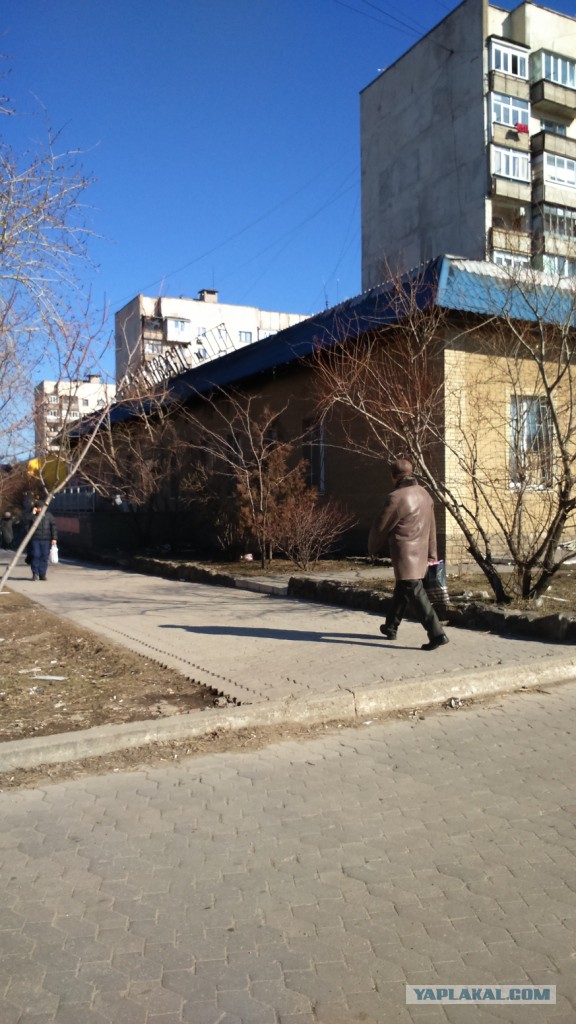 Мариуполь, МКР "Восточный", месяц спустя