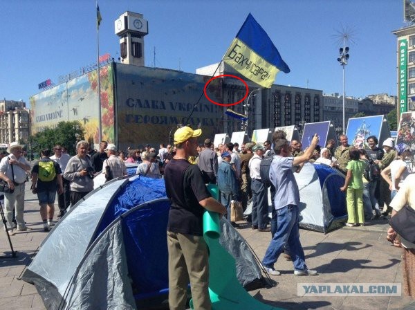 На Майдане появились протестующие с палатками
