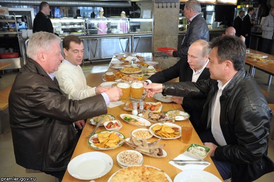 Путин, Медведев и пермяк Трапезников выпили пива