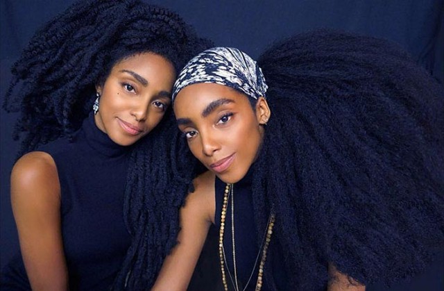 Сестры-близнецы и их суперобъемные волосы