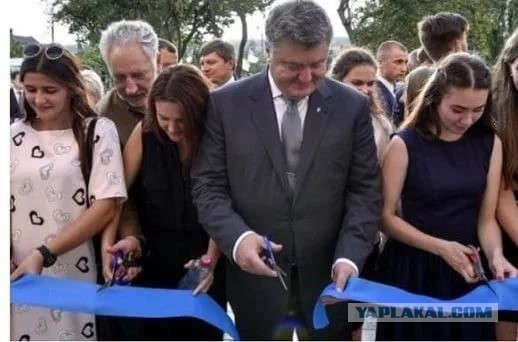 Чиновник обматерил жителей во время торжественного открытия фонаря 