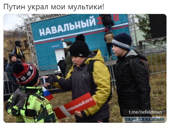 Сегодня в посёлке Юрино в Марий Эл выпускник во время линейки зарядил в лицо депутату Екатерине Вахитовой.